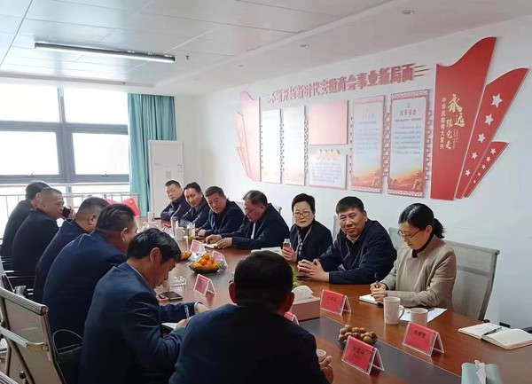 梁红群赴舟山.jpg